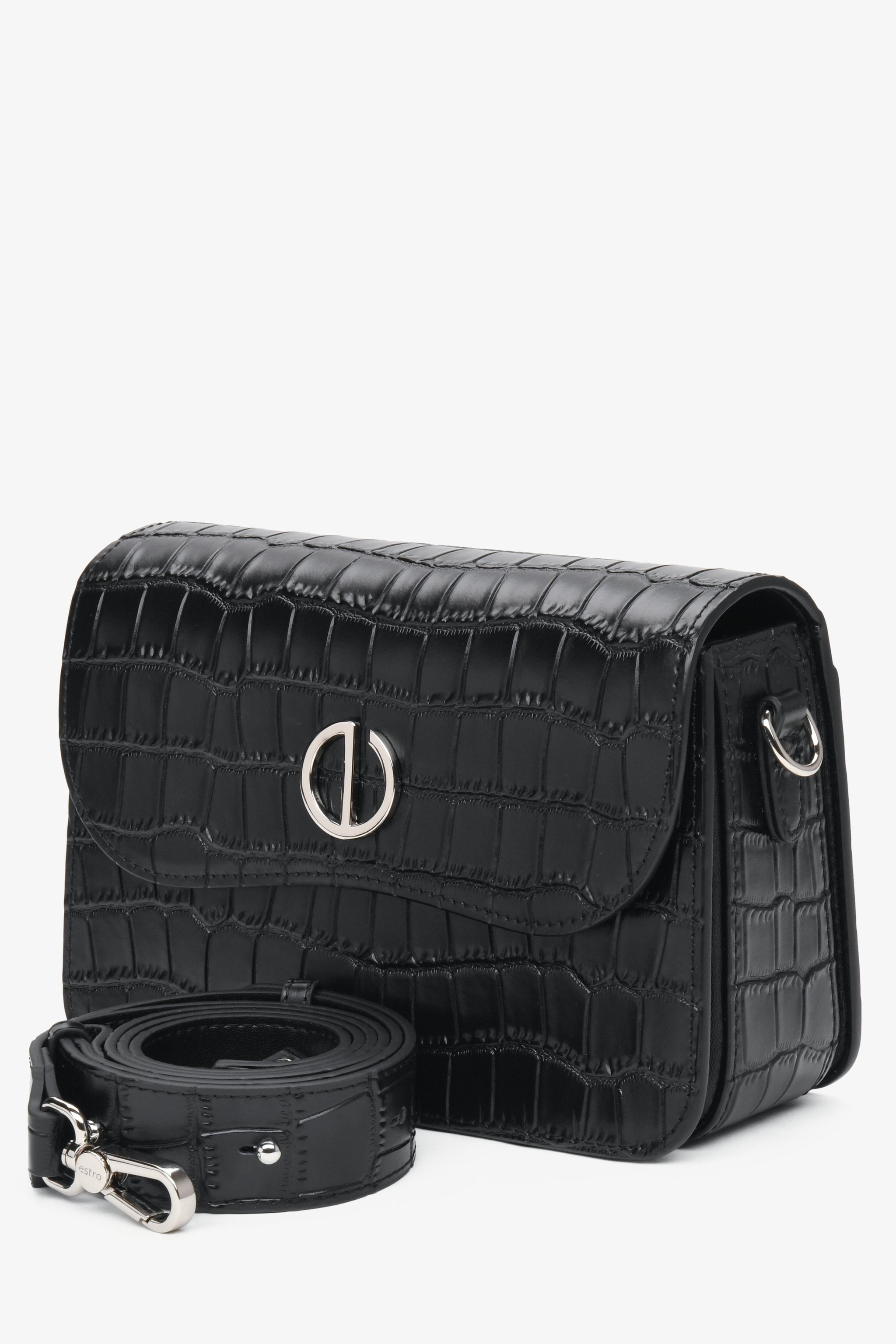 Schwarze Damen-Lederhandtasche mit Prägung.