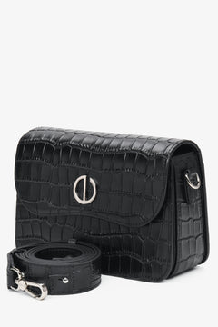 Schwarze Damen-Lederhandtasche mit Prägung.