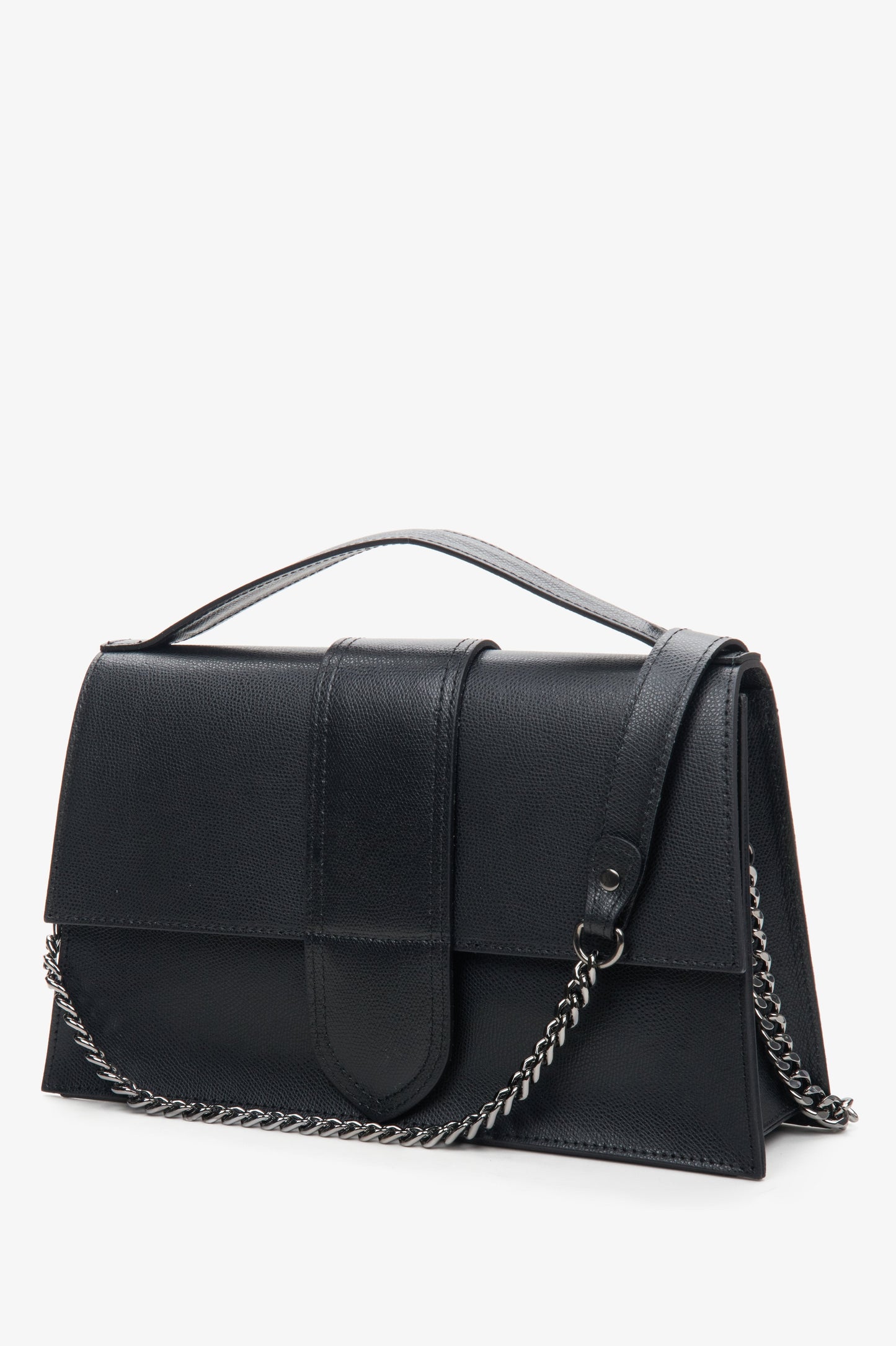 Kleine, handliche Damenhandtasche aus echtem Leder in Schwarz von Estro – Nahaufnahme der Vorderseite des Modells.
