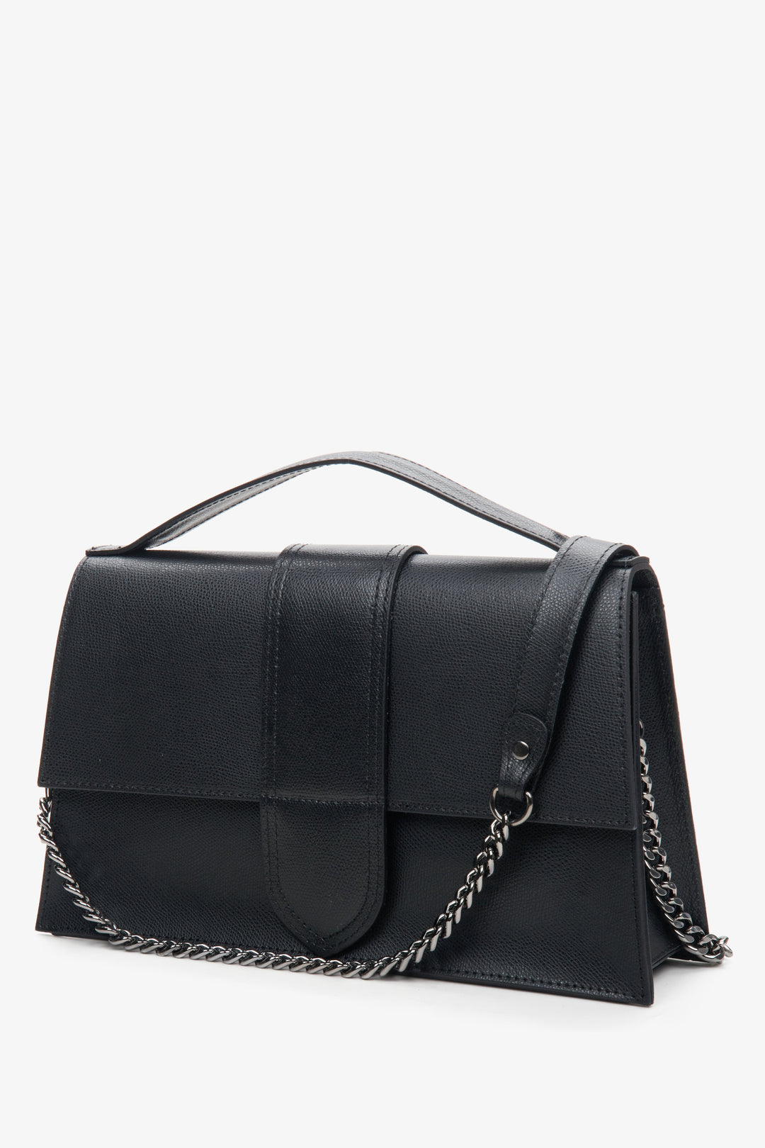 Kleine, handliche Damenhandtasche aus echtem Leder in Schwarz von Estro – Nahaufnahme der Vorderseite des Modells.