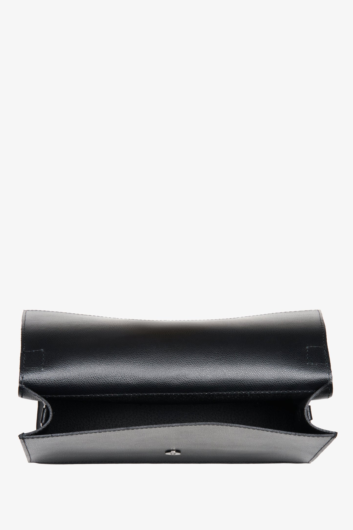 Kleine schwarze Damen-Lederhandtasche von Estro – Innenansicht des Modells.
