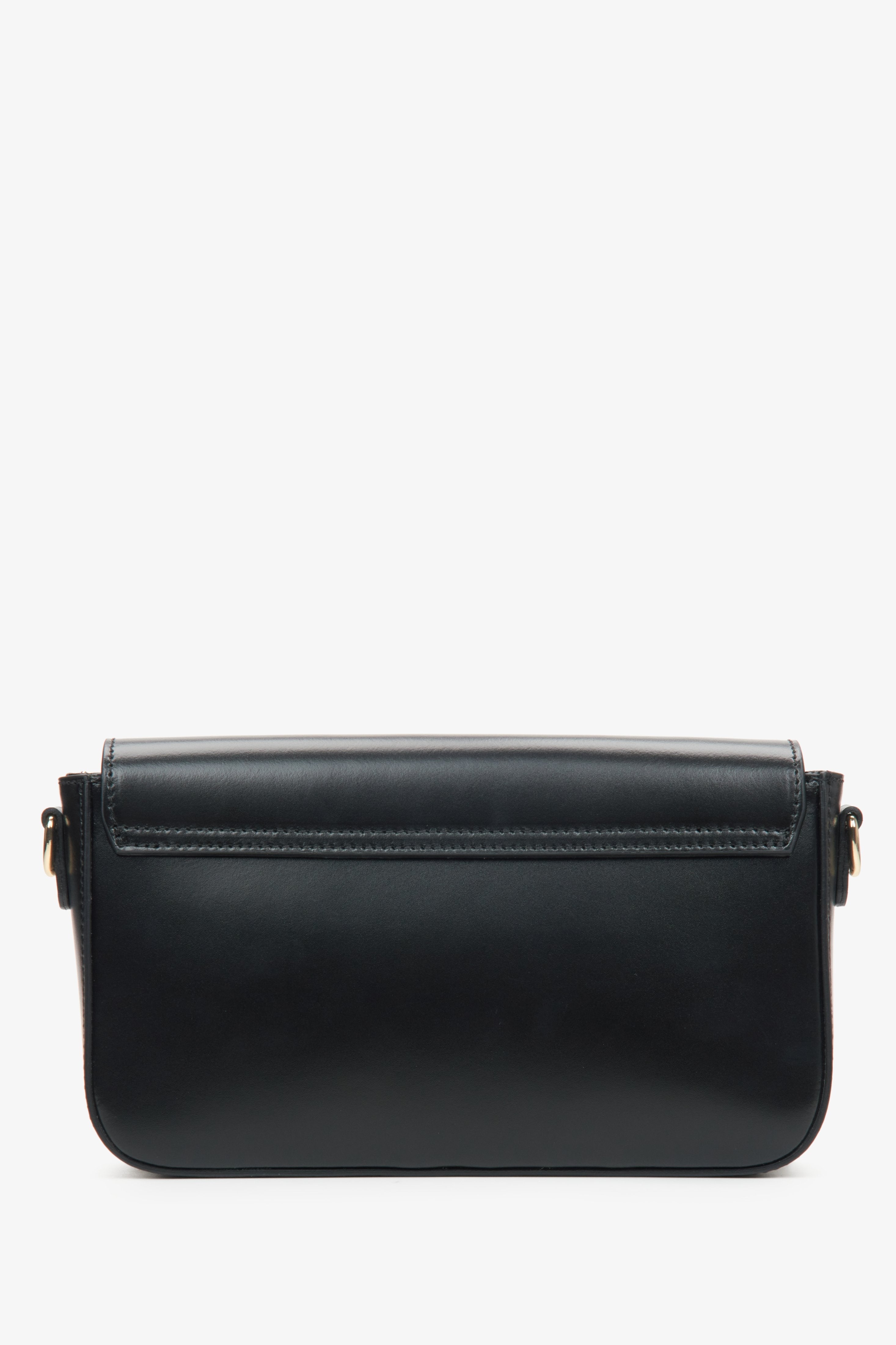 Kleine schwarze Damenhandtasche im Baguette-Stil.