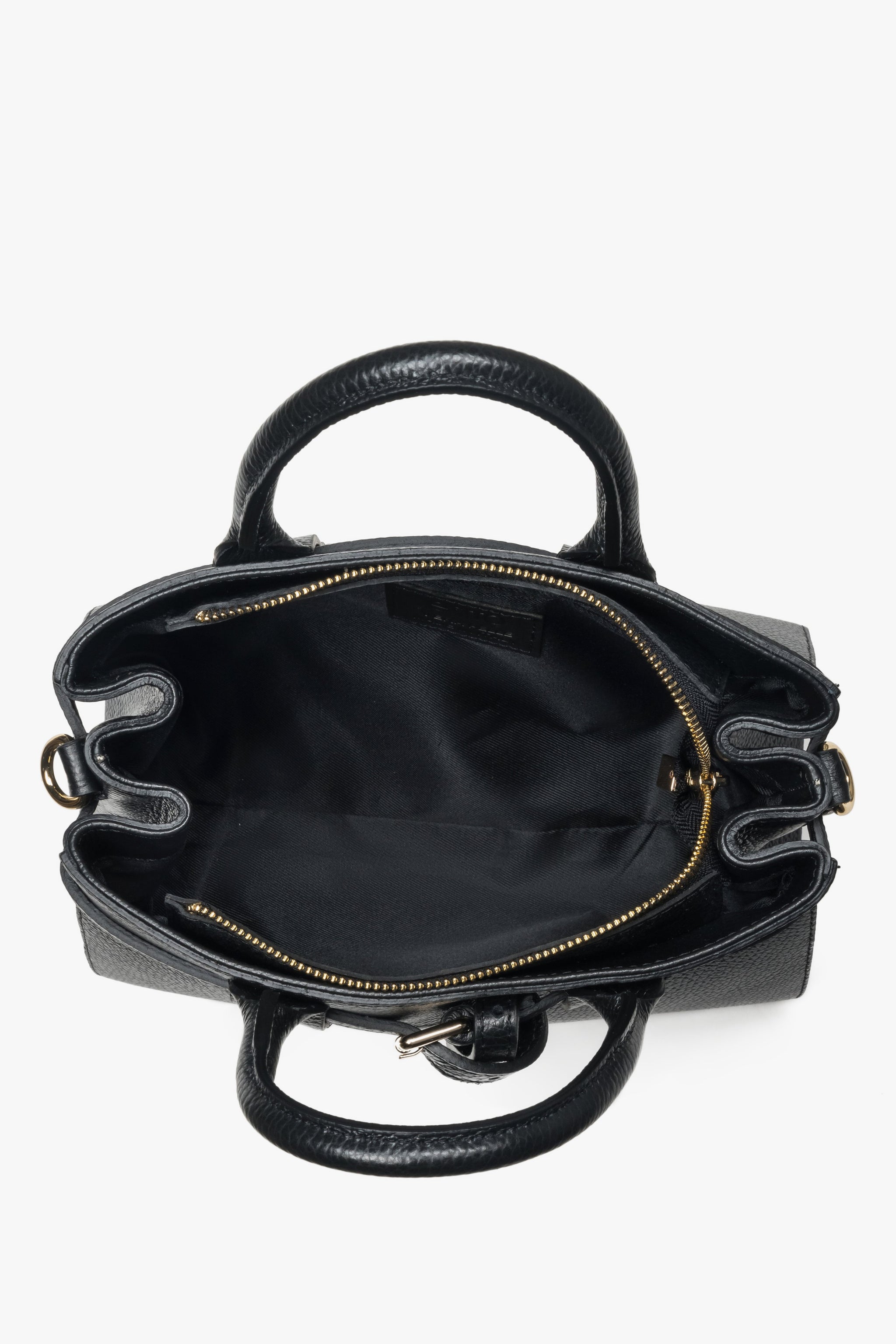 Innenansicht der schwarzen Henkeltasche mit Textilfutter und praktischem Hauptfach.