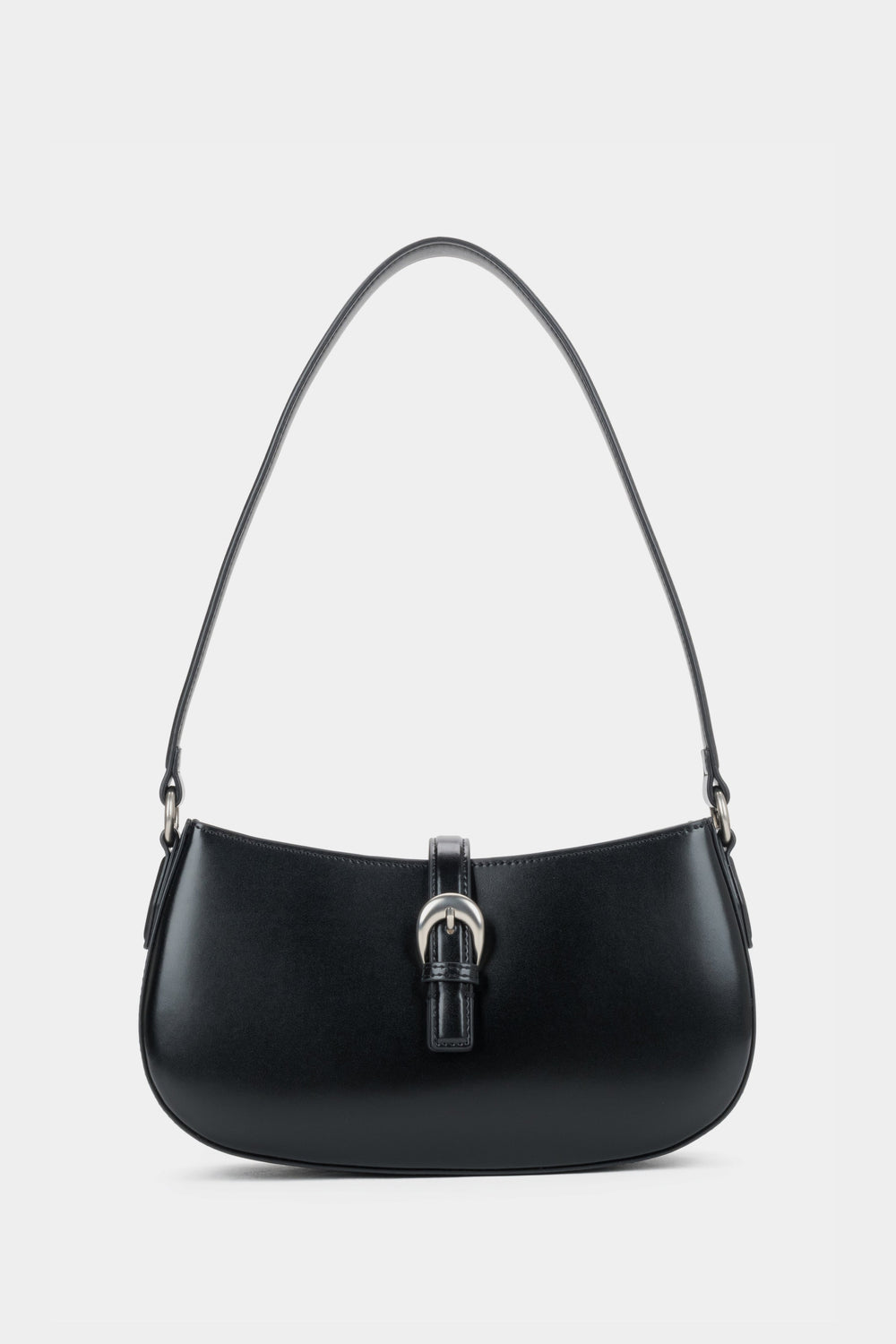Frontalansicht der kleinen schwarzen Damen-Schultertasche aus echtem Glattleder im Baguette-Stil von Estro
