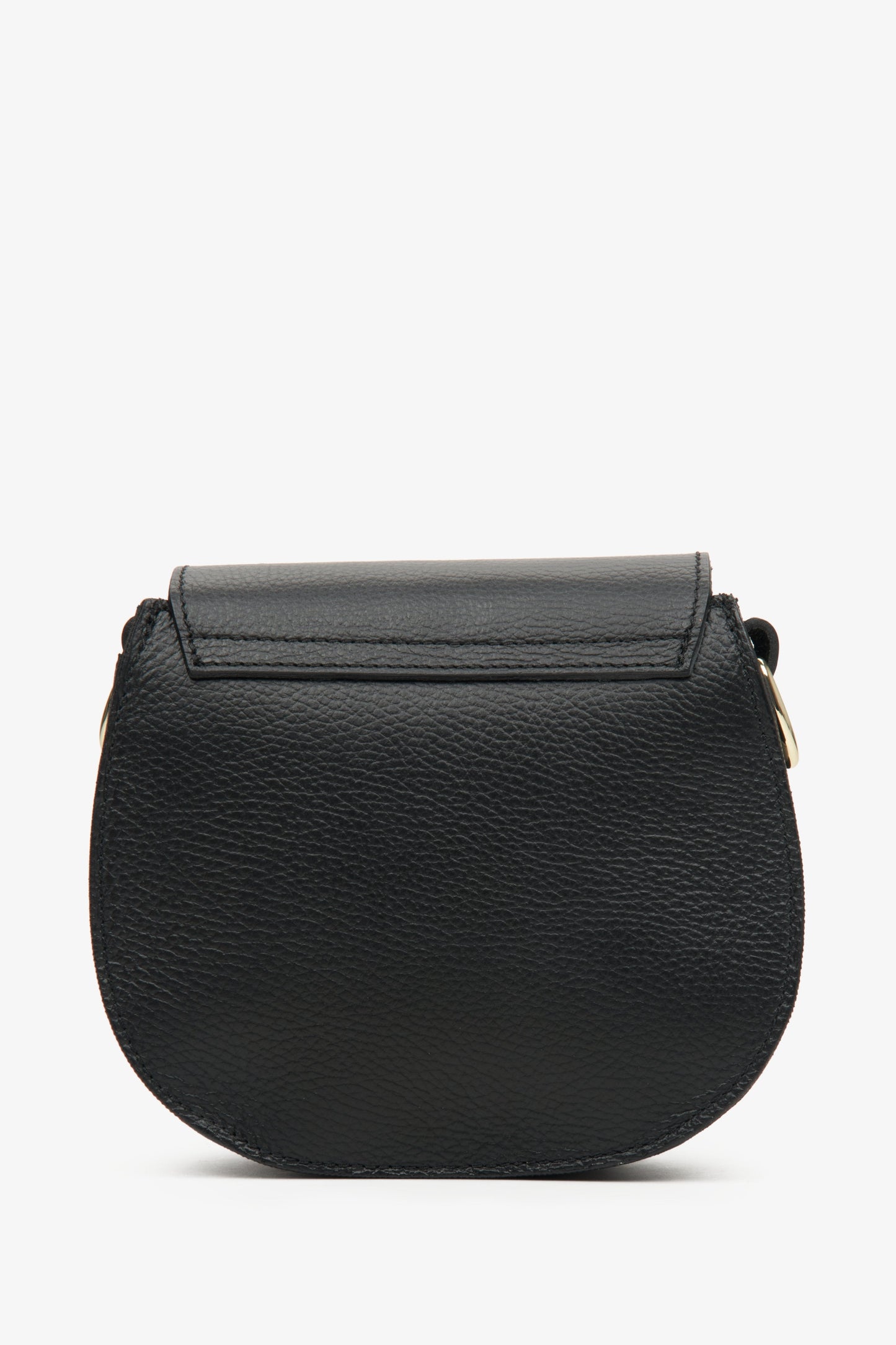 Lederne, kleine Damenhandtasche von Estro, hergestellt in Italien – Rückansicht des Modells in Schwarz.