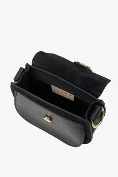 Damenhandtasche aus italienischem Naturleder in Schwarz von Estro – Nahaufnahme des Innenraums des Modells.