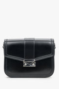 Kleine schwarze Damenhandtasche aus echtem Leder mit silberner Hardware Estro ER00113899.