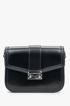 Kleine schwarze Damenhandtasche aus echtem Leder mit silberner Hardware Estro ER00113899.