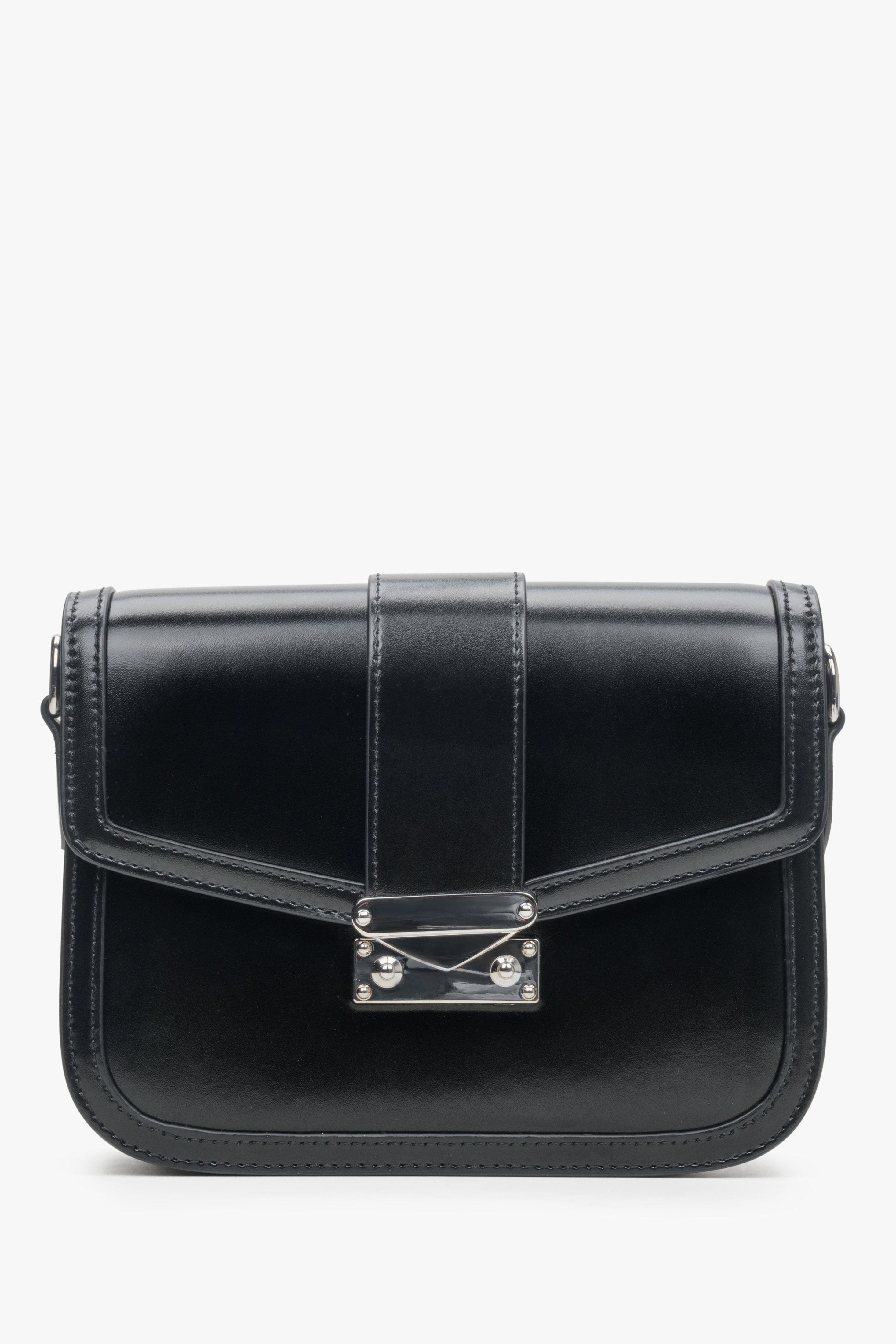 Kleine schwarze Damenhandtasche aus echtem Leder mit silberner Hardware Estro ER00113899.