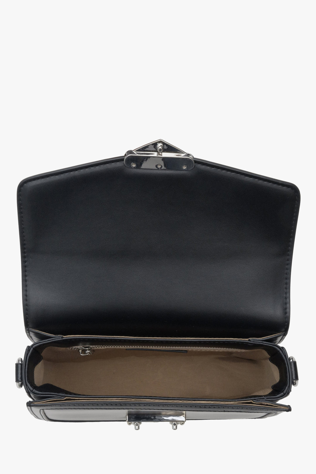 Schwarze Damenhandtasche aus Leder von Estro – Nahaufnahme des Innenraums.