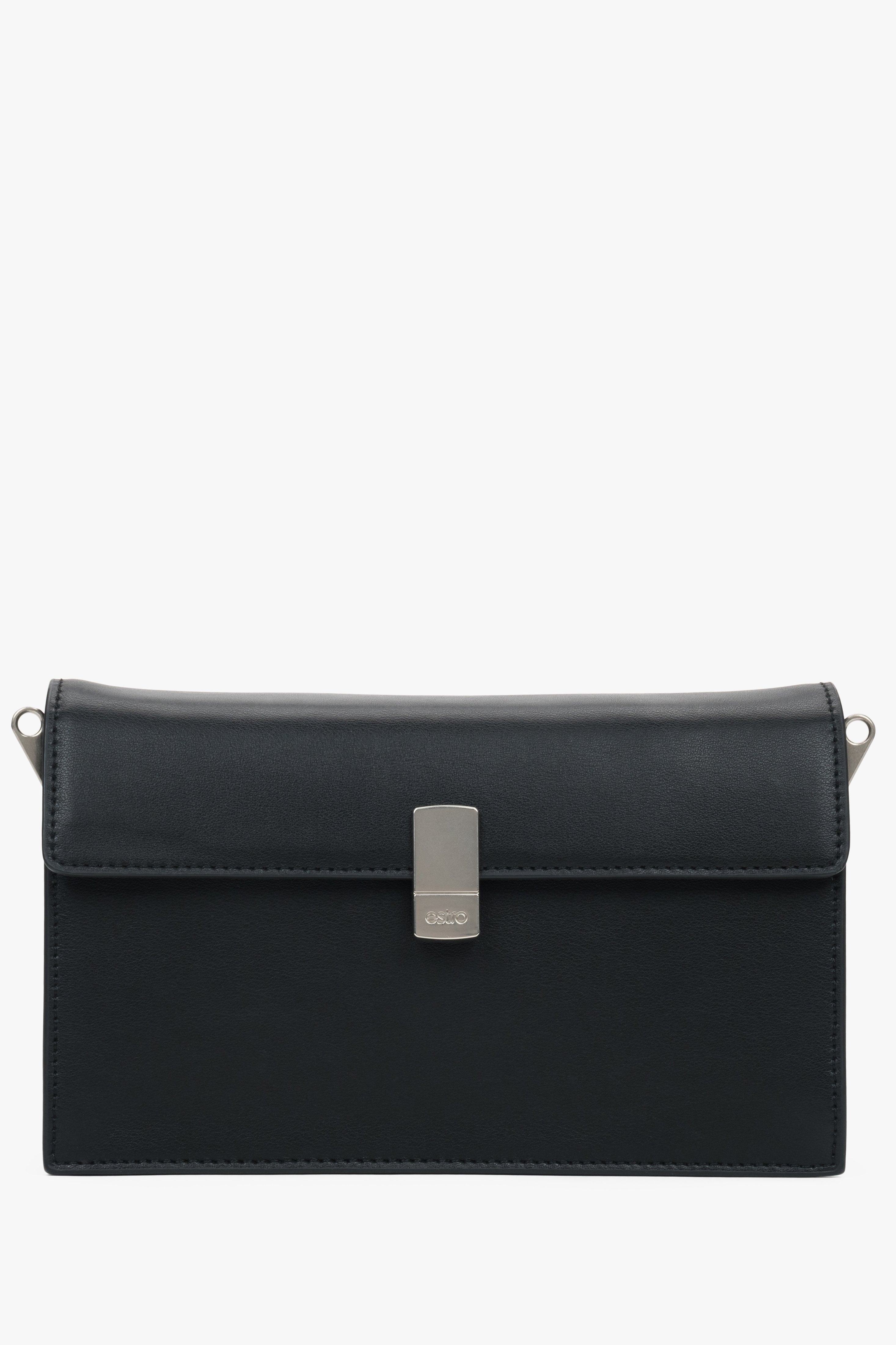 Frontalansicht der kleinen schwarzen Echtledertasche mit elegantem silbernem Verschluss.