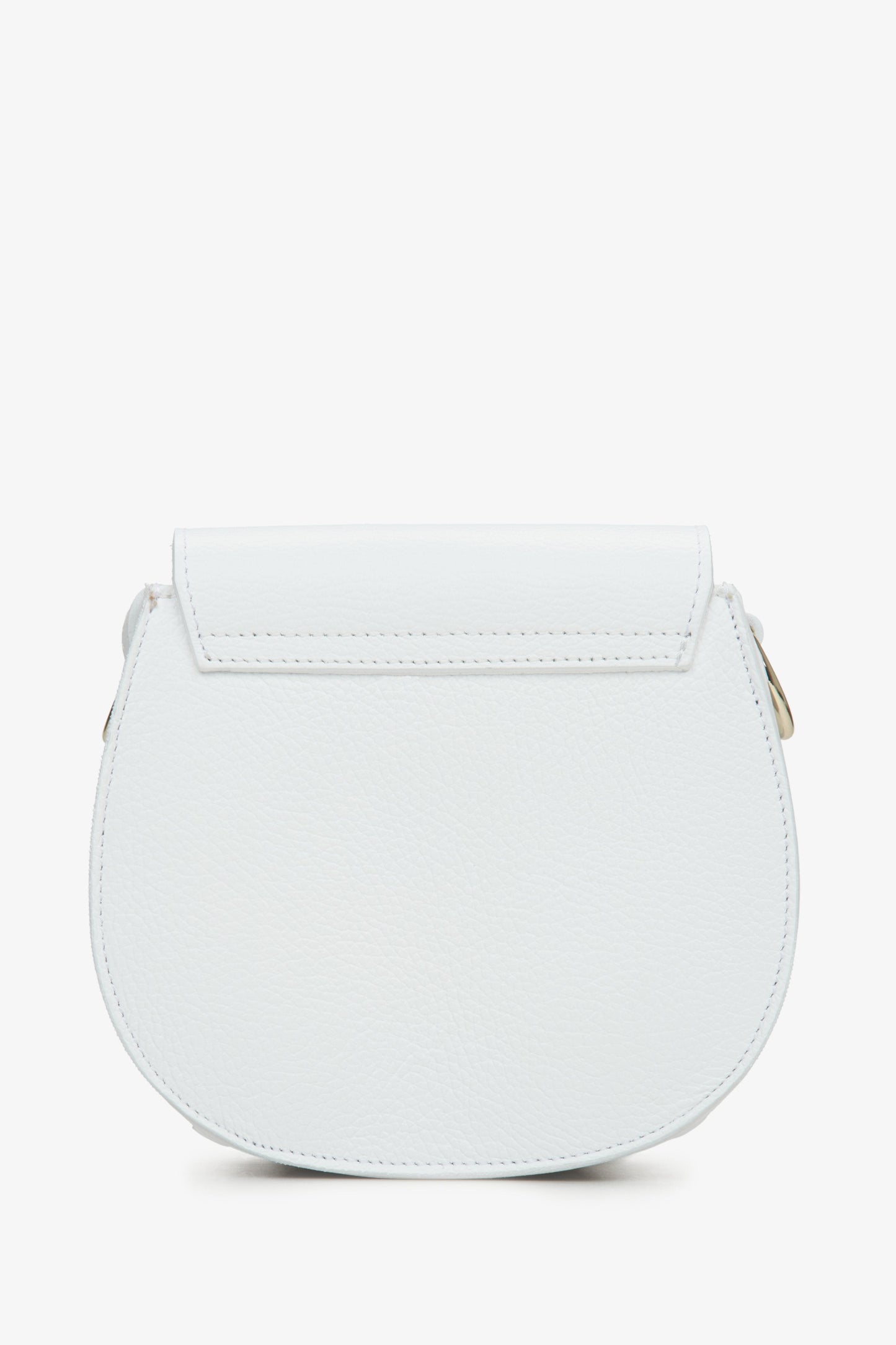 Kleine Damen-Lederhandtasche von Estro, italienische Herstellung – Rückseite des Modells in Weiß.
