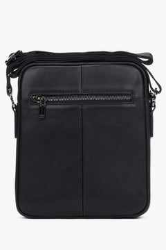 Rückansicht der schwarzen Herrentasche mit einem zusätzlichen, praktischen Reißverschlussfach 