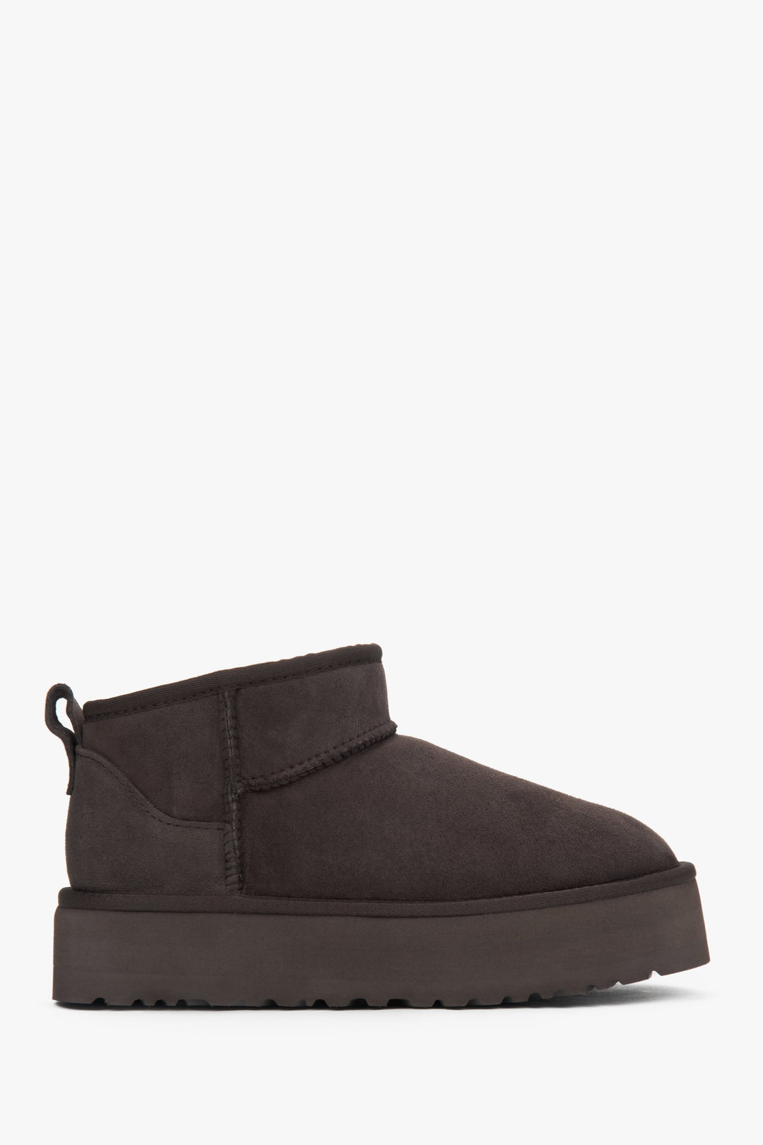 Kurze dunkelbraune Damen-Schneestiefel aus echtem Velours mit warmem Fellfutter Estro ER00117612.