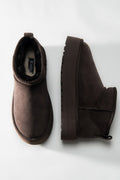Kurze dunkelbraune Damen-Schneestiefel aus echtem Velours mit warmem Fellfutter Estro ER00117612.