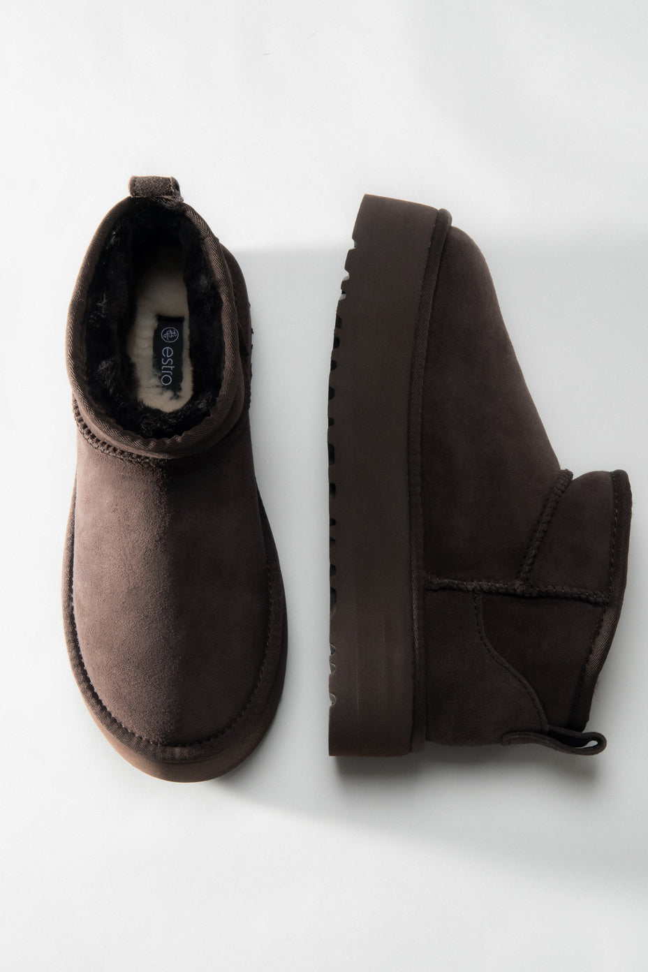 Kurze dunkelbraune Damen-Schneestiefel aus echtem Velours mit warmem Fellfutter Estro ER00117612.