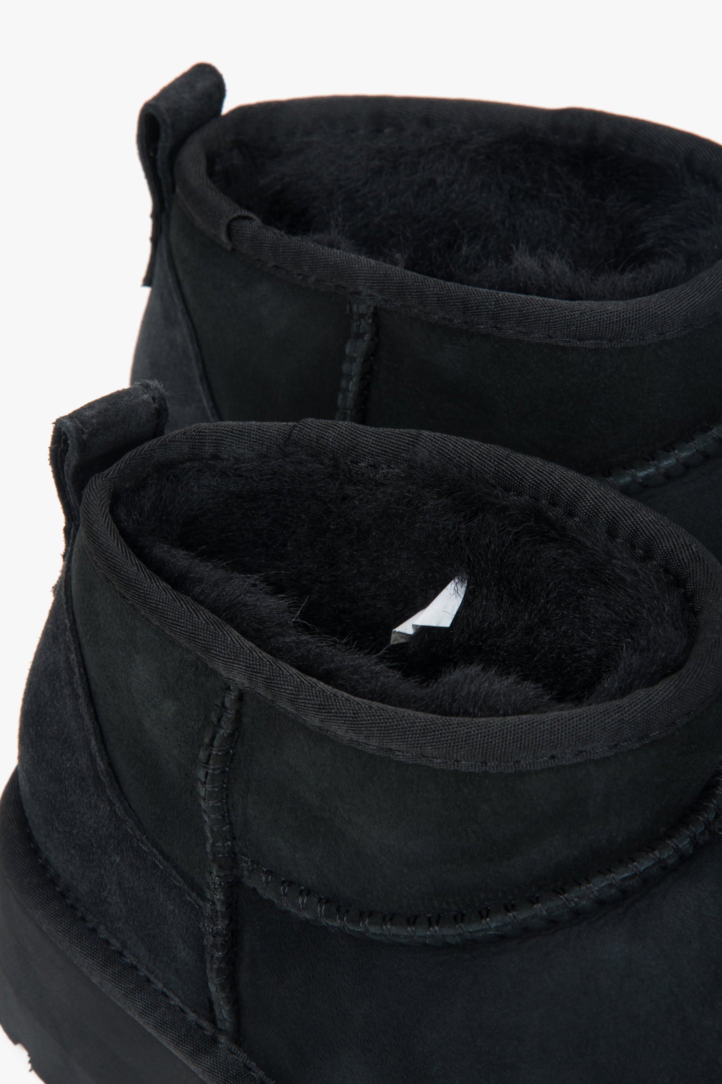 Damen-Winterstiefel von Estro aus schwarzem Echtvelours.