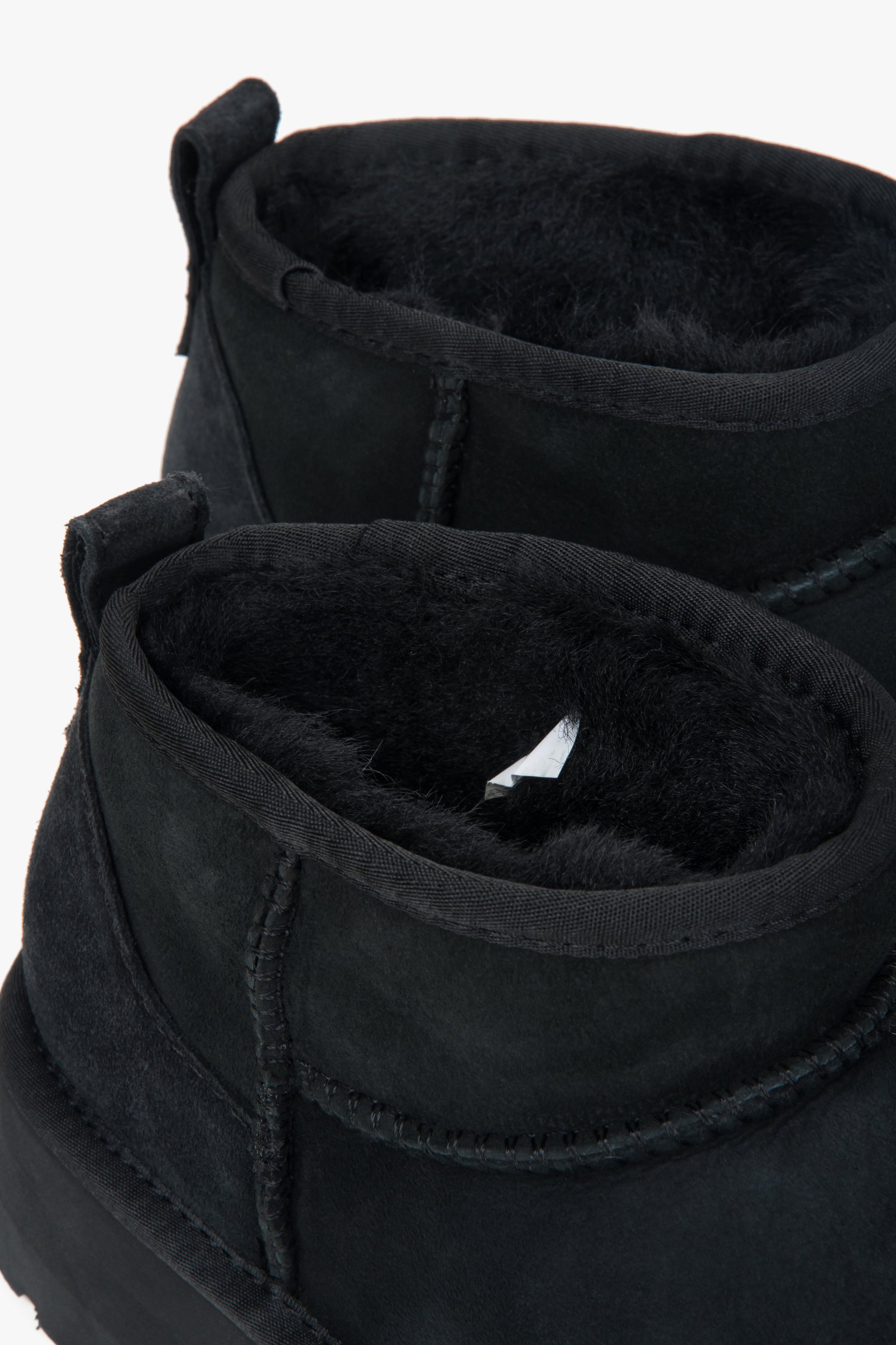 Damen-Winterstiefel von Estro aus schwarzem Echtvelours.