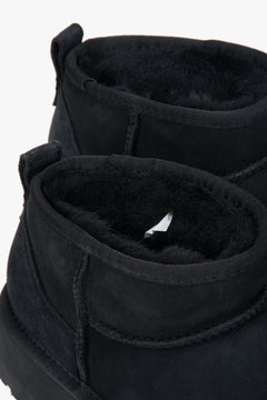 Damen-Winterstiefel von Estro aus schwarzem Echtvelours.