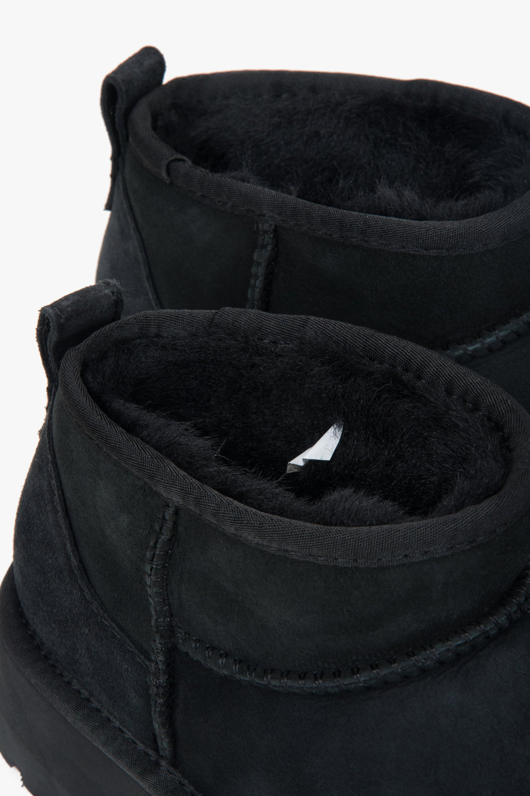 Damen-Winterstiefel von Estro aus schwarzem Echtvelours.