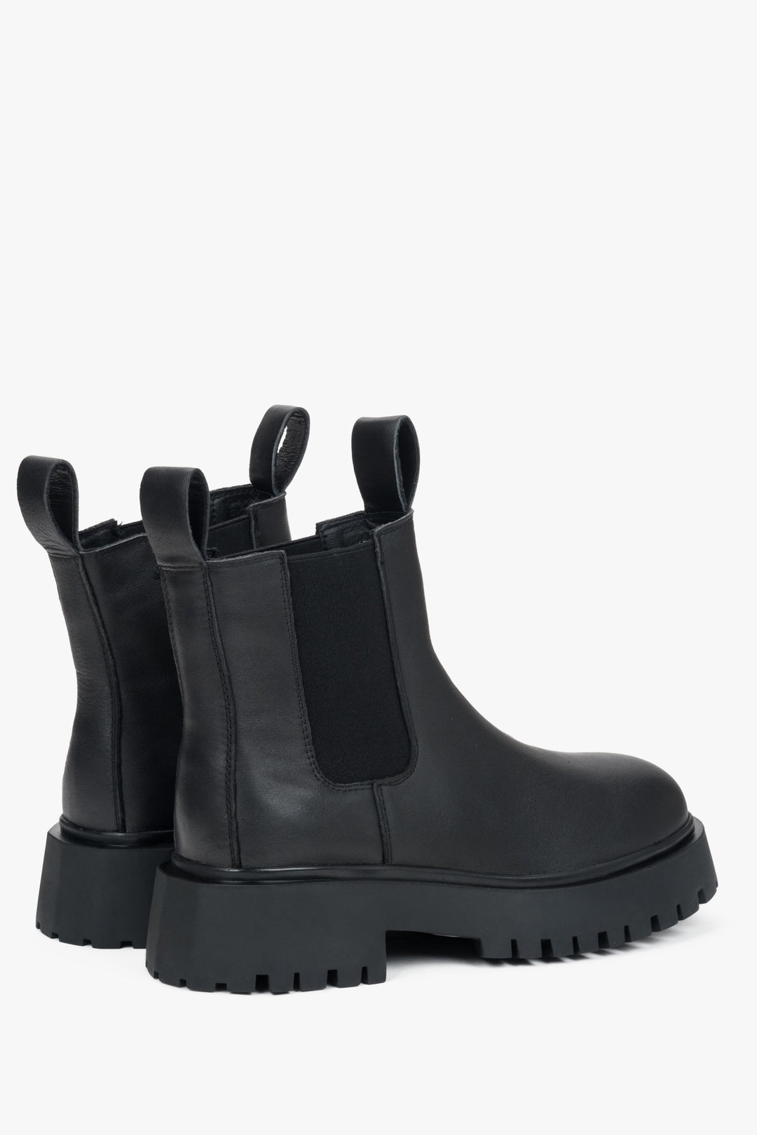 Modische schwarze Damen-Chelsea-Boots im Low-Top-Design aus Leder von Estro.