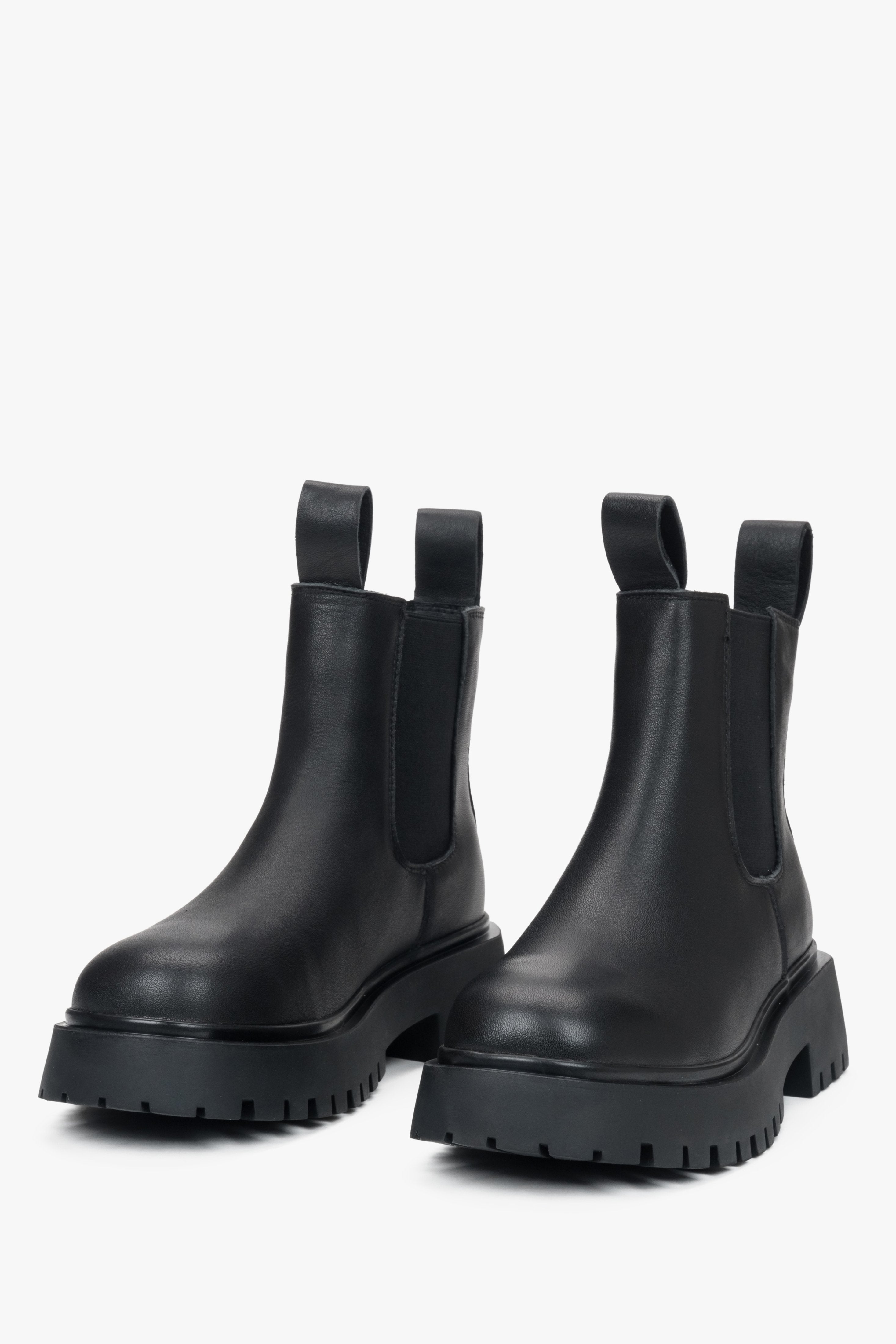 Schwarze Low-Top-Chelsea-Boots für Damen aus Leder, entworfen von Estro.
