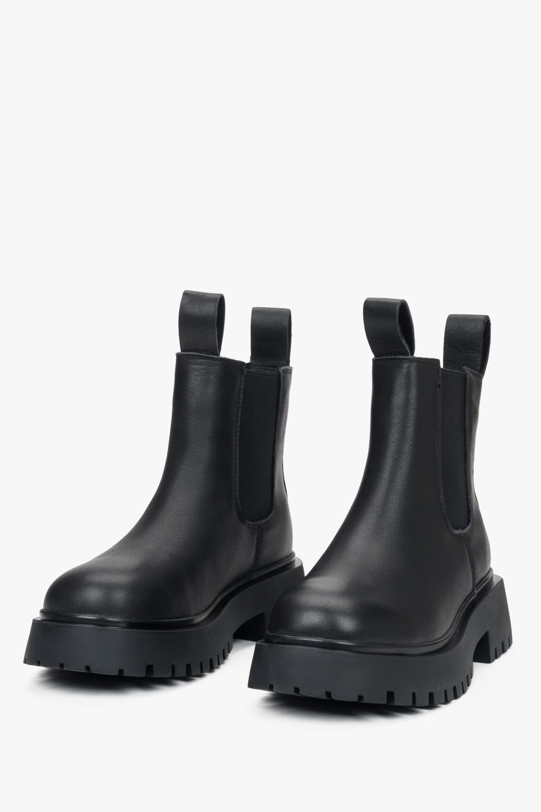 Schwarze Low-Top-Chelsea-Boots für Damen aus Leder, entworfen von Estro.
