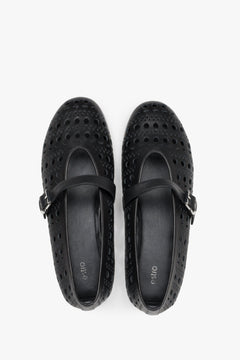 Schwarze Sommerschuhe für Damen mit Schnallenverschluss – Modell Estro ER00116976