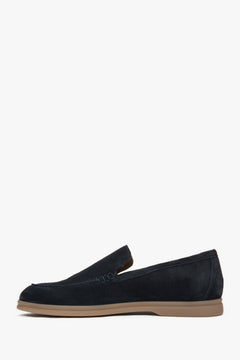Diese Herren-Loafer aus echtem italienischem Veloursleder vereinen klassischen Look und moderne Eleganz. Estro ER00117031