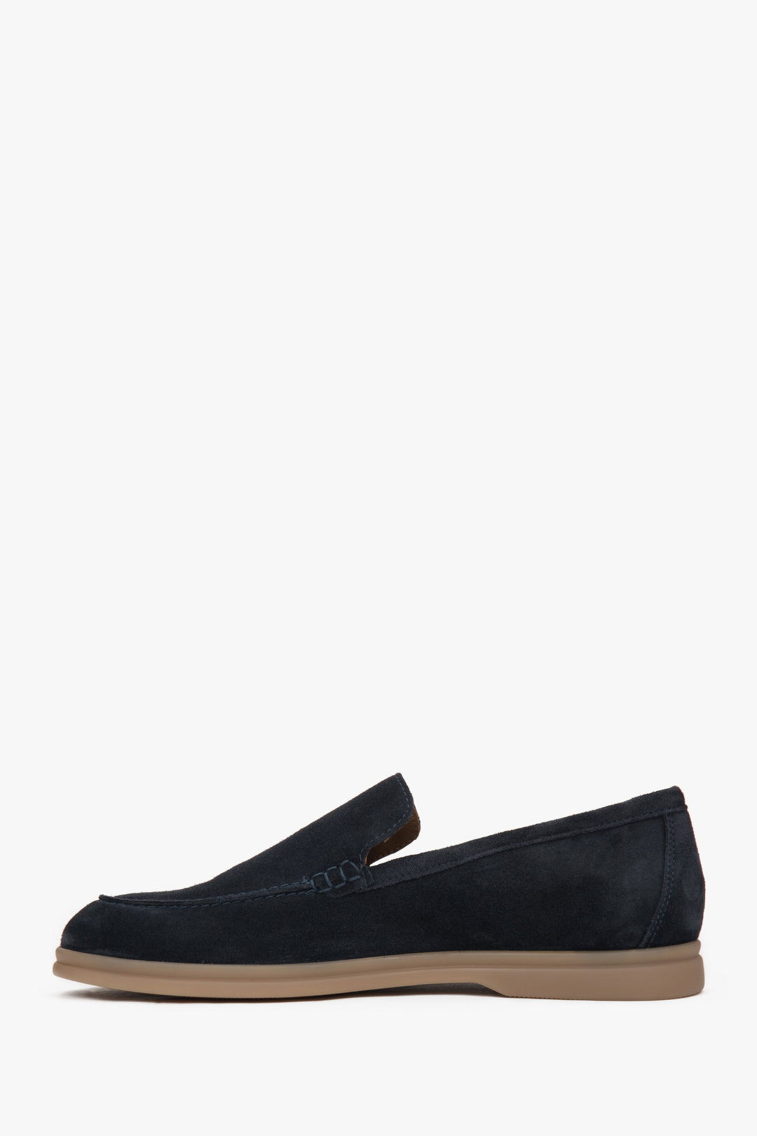 Diese Herren-Loafer aus echtem italienischem Veloursleder vereinen klassischen Look und moderne Eleganz. Estro ER00117031