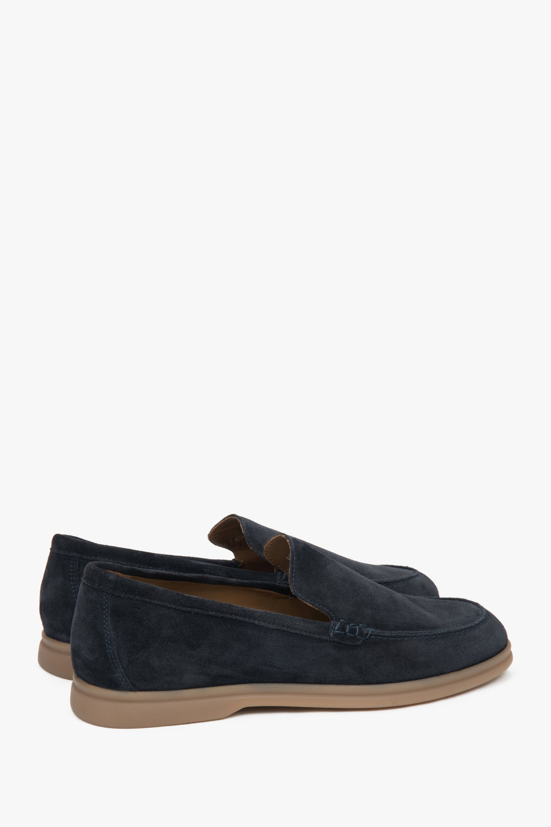 Mit sichtbaren Nähten und flachem Absatz – diese Loafer bieten Stil und Bequemlichkeit zugleich. Estro ER00117031
