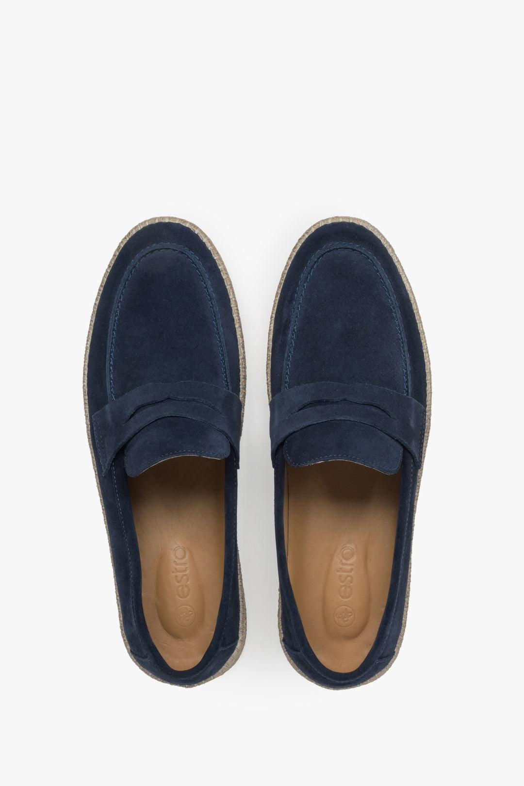 Marineblaue Damen-Mokassins aus Velours von Estro – Ansicht des Modells von oben.