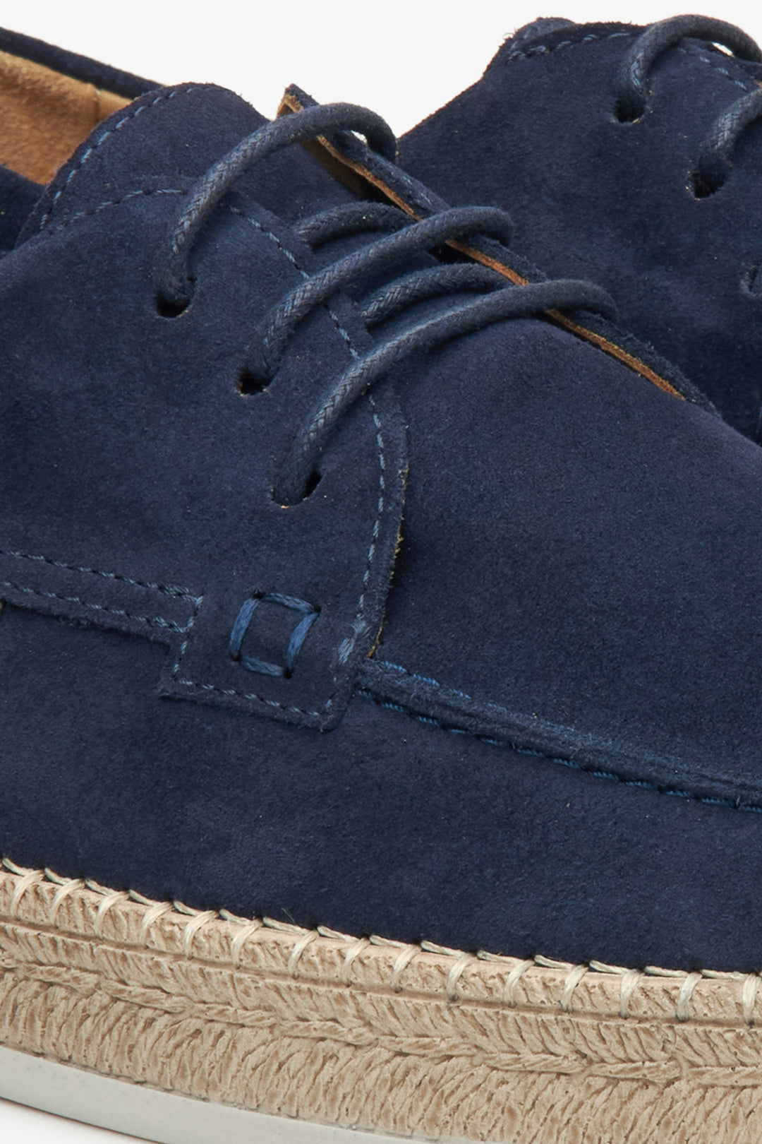Estro marineblaue Herren-Mokassins aus Velours – Nahaufnahme der Details.