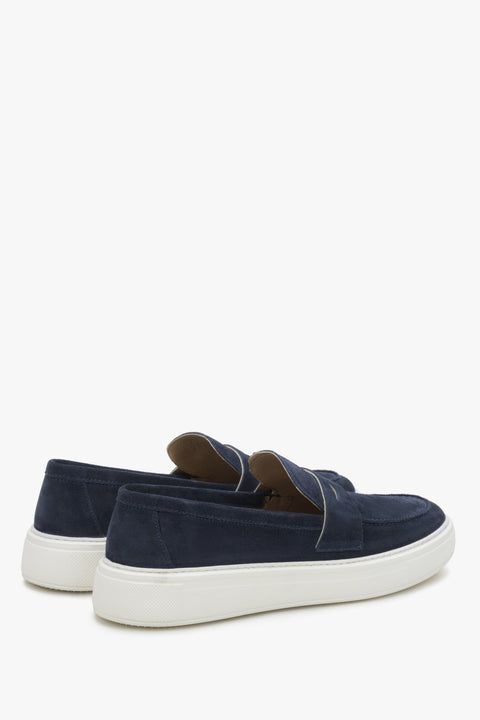 Estro Herren-Loafer in Marineblau – Präsentation der Ferse des Schuhs.