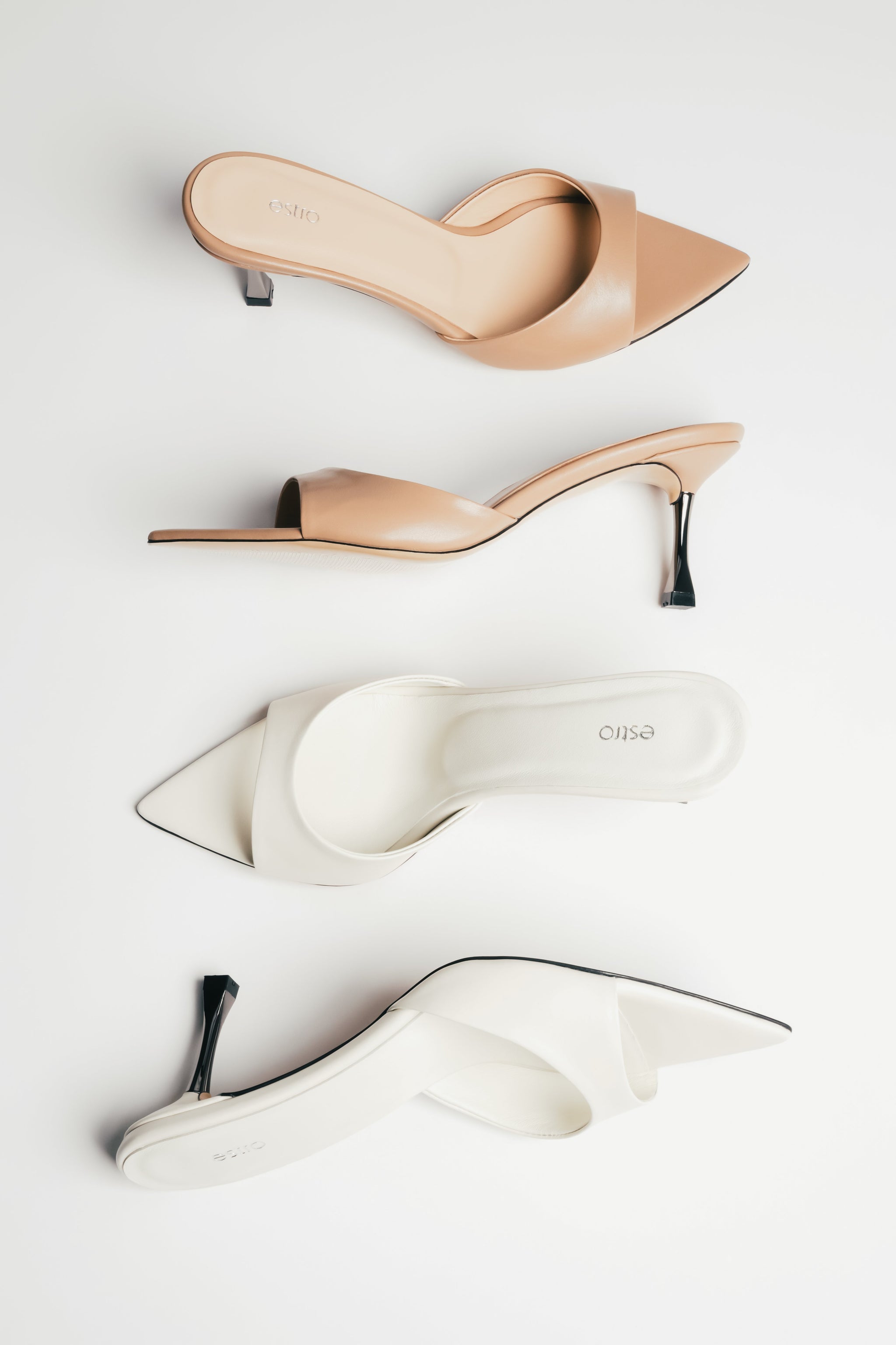 Milchbeige Damen-Pantoletten aus Leder in Styling-Ansicht mit weiteren Farbvarianten