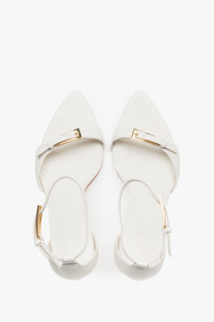 Milchbeige Damen-Sandaletten aus Leder von oben mit Chevreau-Decksohle