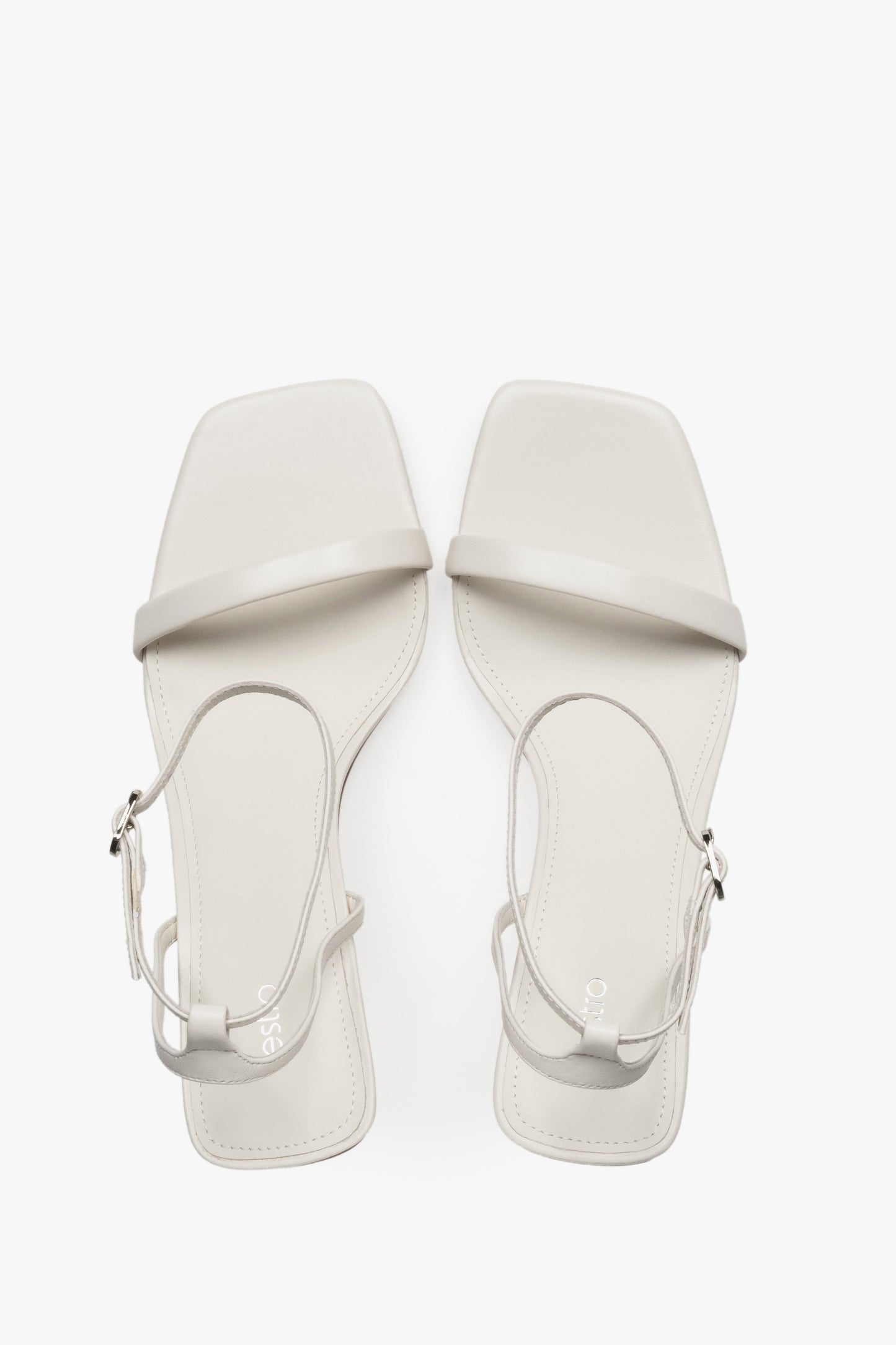 Milchbeige Damen-Sandaletten aus Leder von oben mit Chevreau-Decksohle und Knöchelriemen