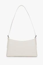 Milchbeige Damen-Schultertasche aus Echtleder in Frontansicht mit Schulterriemen