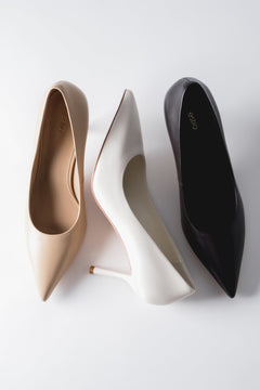 Gruppenaufnahme der Stilettos in verschiedenen Farben (Beige, Schwarz, Weiß, Dunkelbraun) im edlen Arrangement 