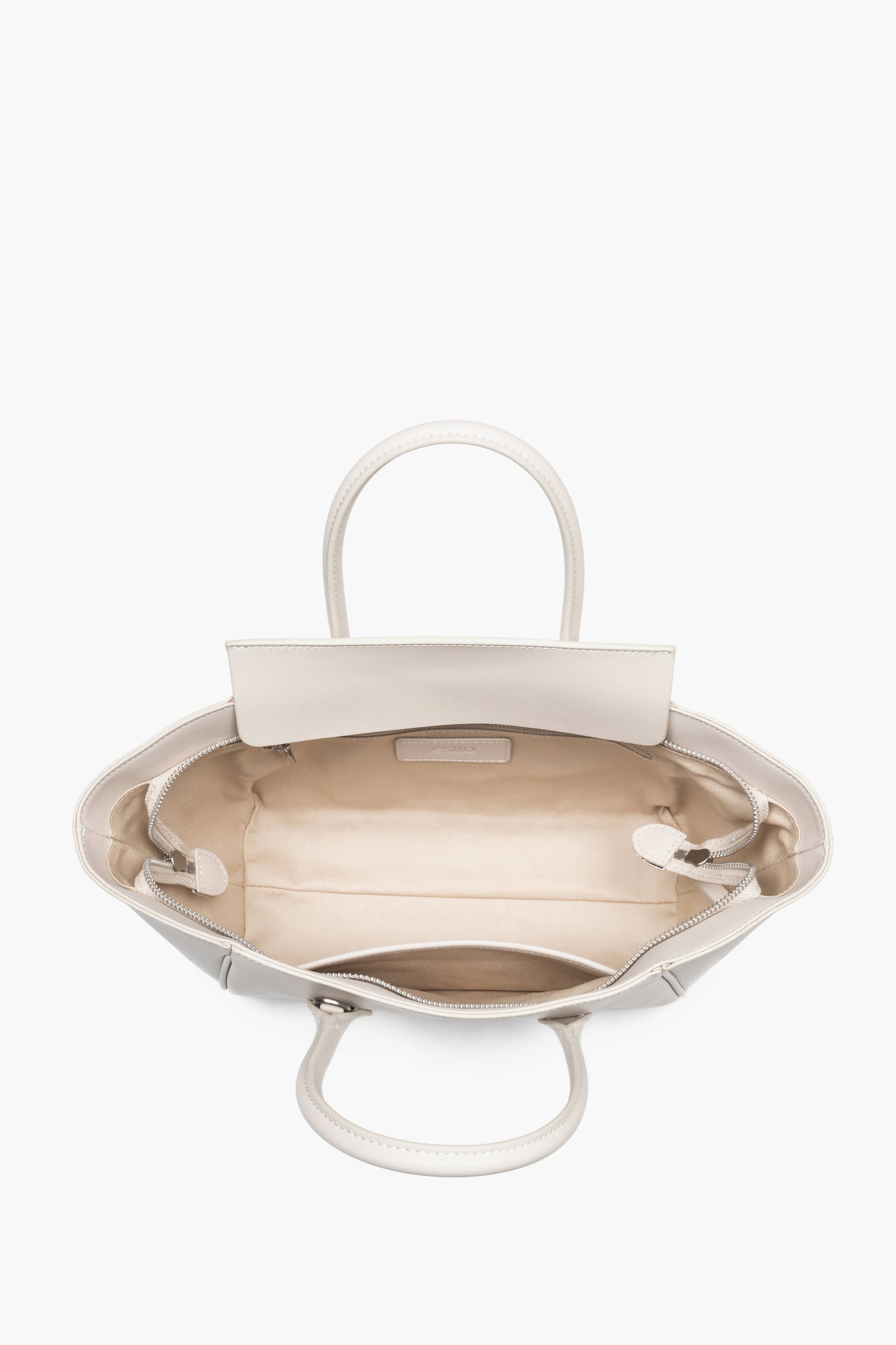 Damen-Tote-Bag in Milchbeige aus glattem Leder von oben gesehen