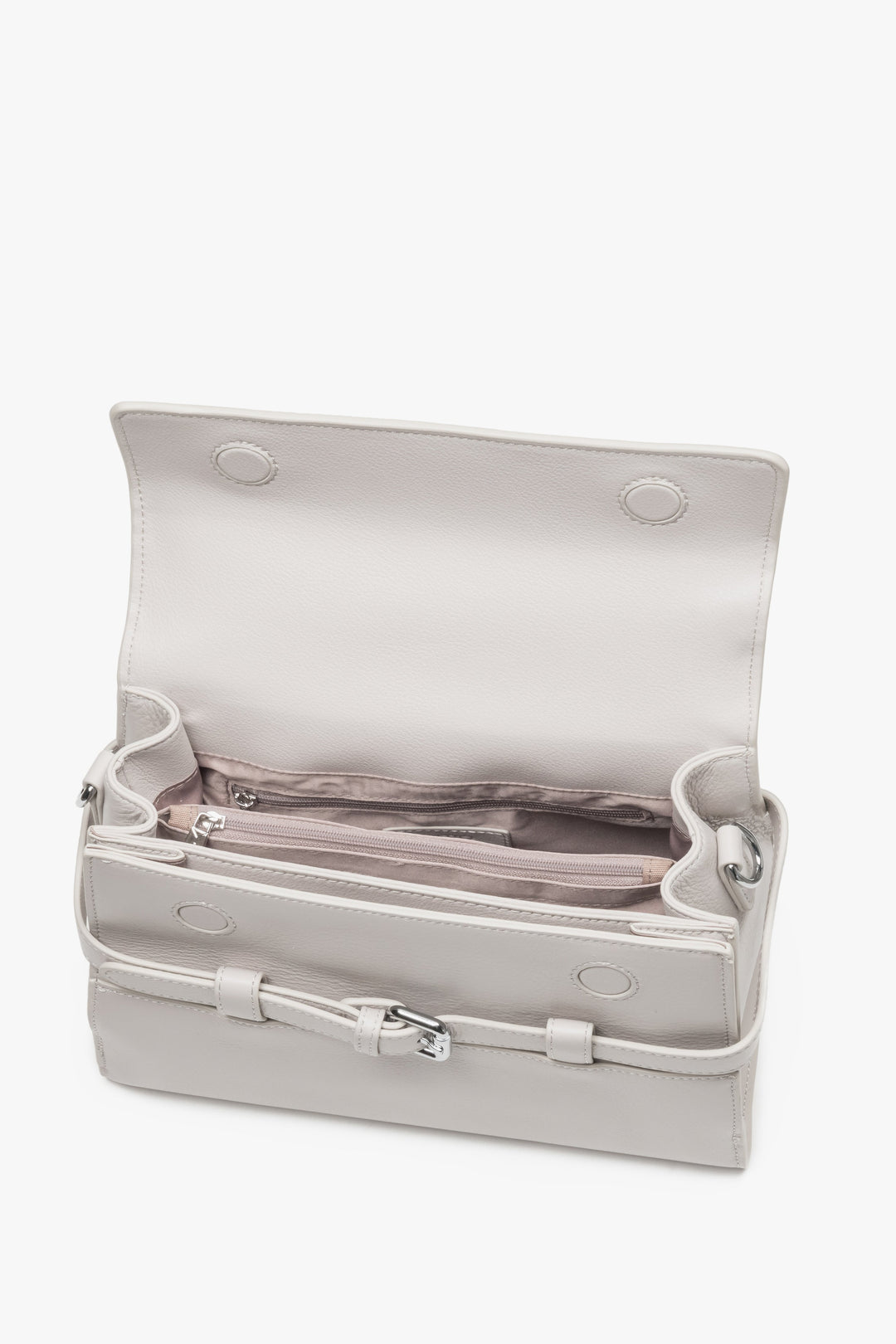 Milchbeige kleine Damen-Schultertasche aus Leder mit geöffnetem Innenraum und mehreren Fächern
