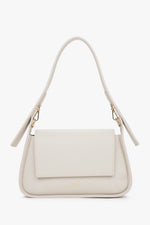 Frontansicht der milchbeigen Damen-Schultertasche aus Premium-Leder mit kurzem Schulterriemen