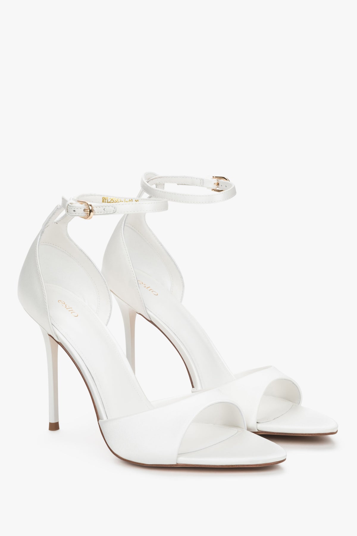Milchweiße Damen-Sandalette mit abnehmbarer Federapplikation in weichem Licht