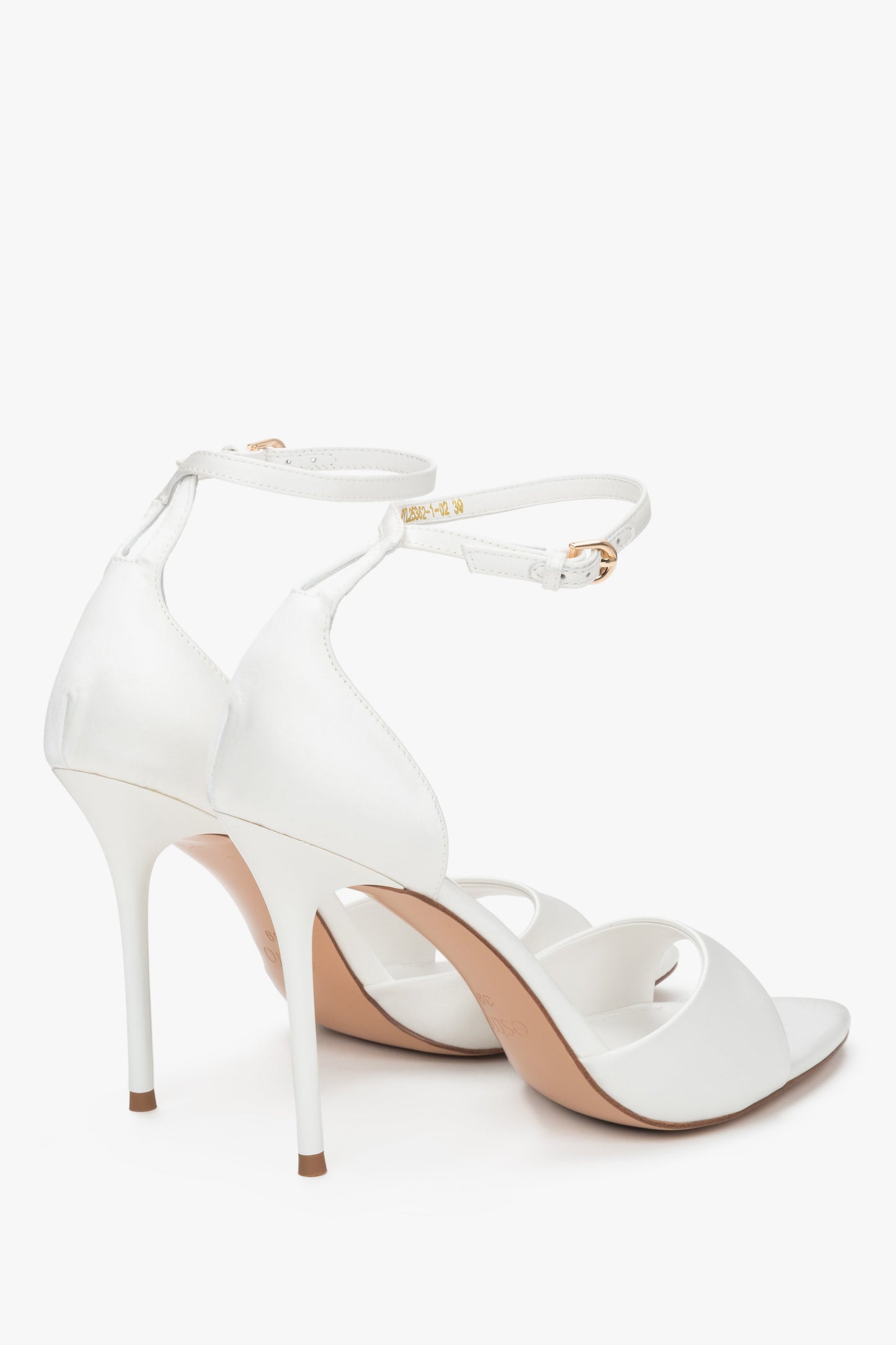 Milchweiße Damen-Sandalette mit Federn und schmalem Knöchelriemen