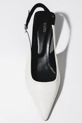 Milchweißer Damen-Slingpumps aus Echtleder von oben mit schwarzem Fersenriemen