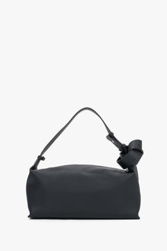 Rückansicht der kompakten schwarzen Damen-Ledertasche von Estro