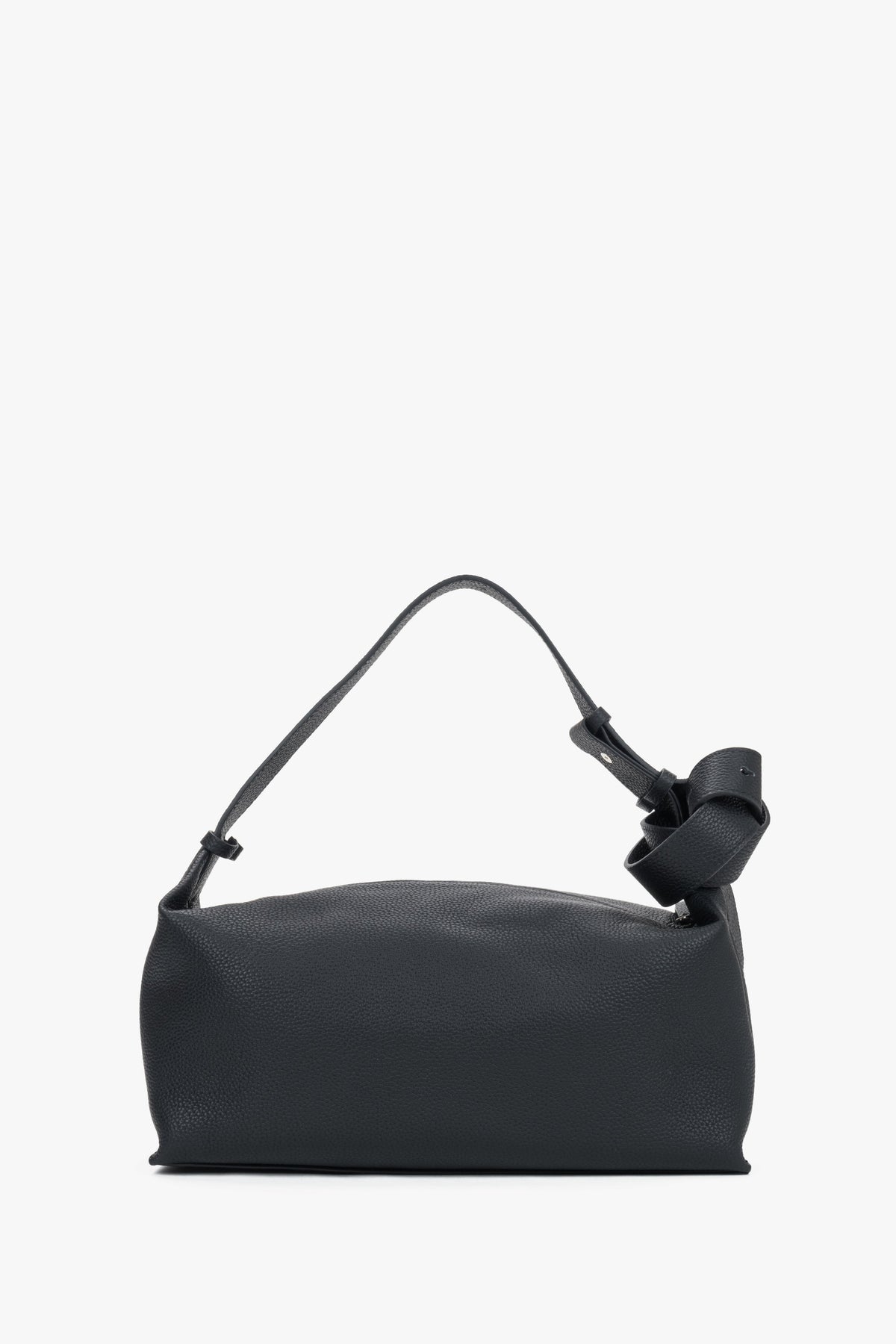 Rückansicht der kompakten schwarzen Damen-Ledertasche von Estro