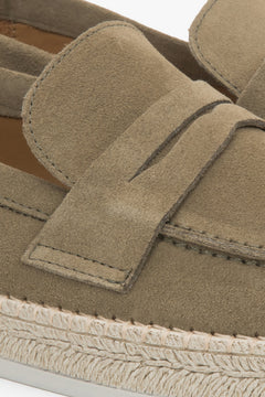Ob fürs Büro oder die Freizeit: Diese italienischen Velours-Mokassins bieten Stil, Komfort und eine perfekte Passform für jeden Anlass. Estro ER00117030