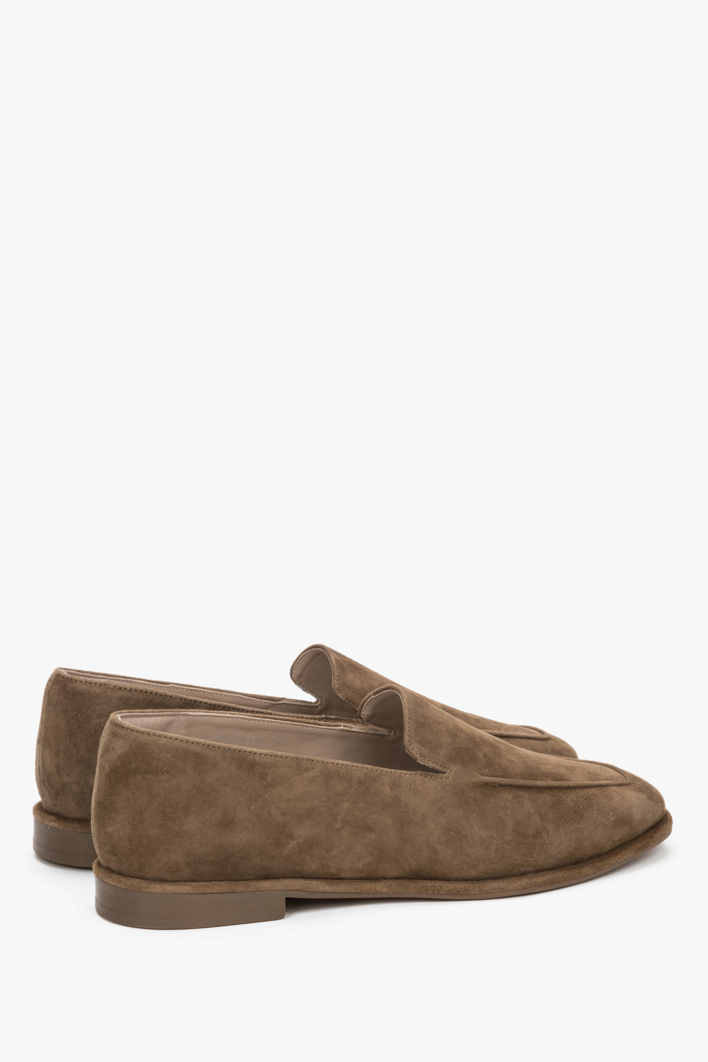 Mokkabraune Damen-Loafer aus natürlichem Veloursleder in seitlicher Detailansicht