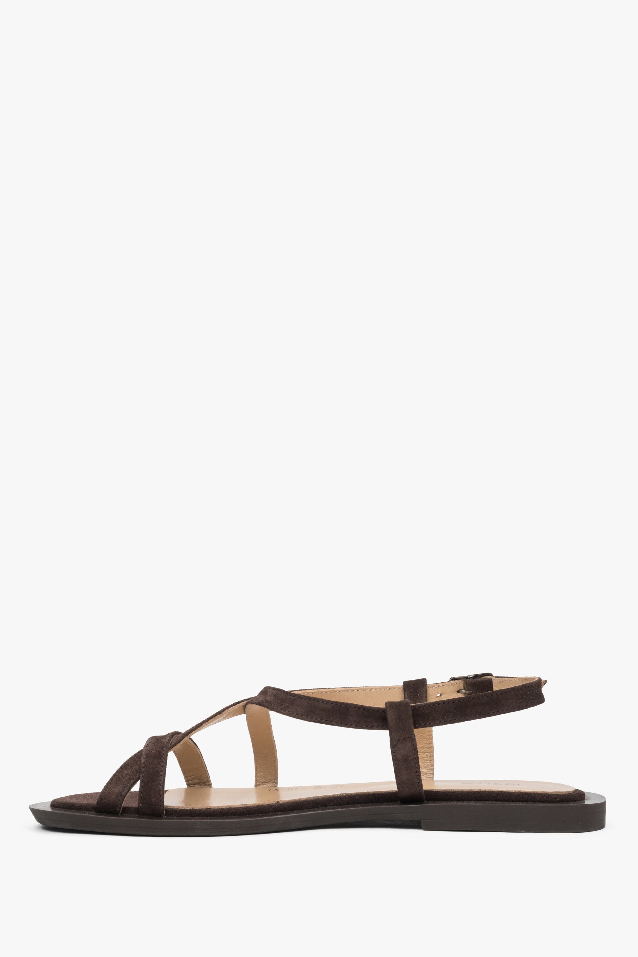 Bequeme braune Damen-Sandalen von Estro aus weichem Echtvelours mit Kreuzriemen für besseren Halt.